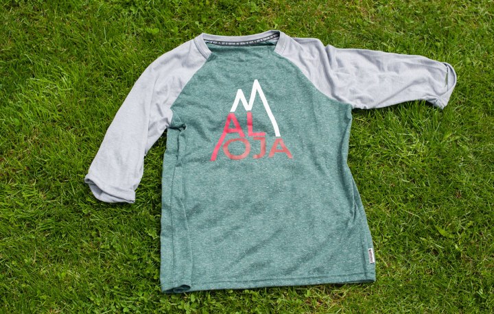 Maloja Biketrikot auf Wiese