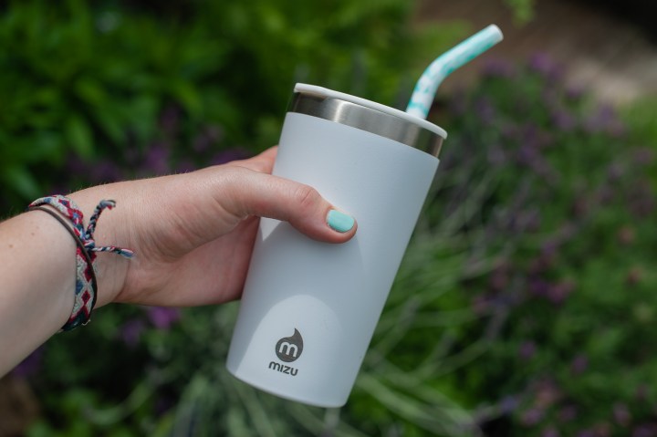 Mizu Tumbler mit Strohhalm