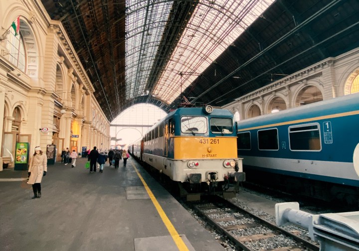 Zug in Bahnhof Keleti Budapest